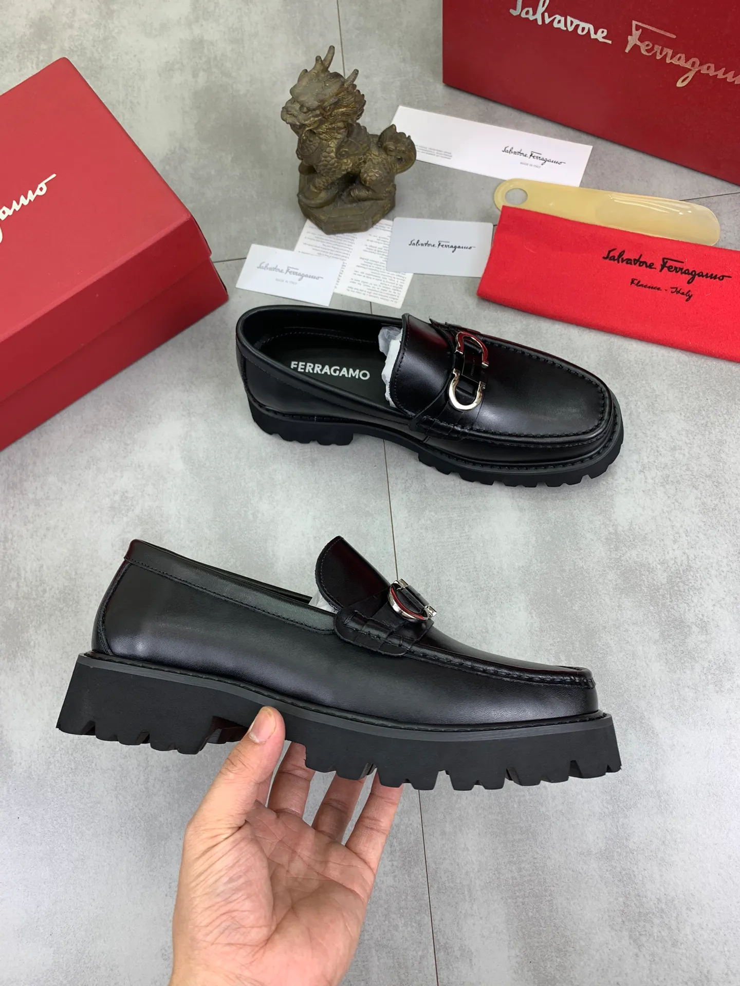 Men's Men's Shoes 💰P460💰[New Style] Water-dyed Niuli 🆘[Salvatore Ferragamo] Ferragamo's latest casual business leather shoes for men! Available at counters simultaneously! The fabric is made of specially imported original calfskin, the lining is made of imported water-dyed cowhide, and the original lightweight foam outsole is absolutely luxurious and leads the fashion trend. Matching code: 38-45; 4️⃣ colors available